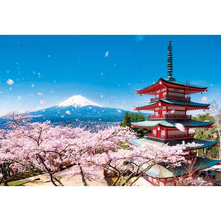 富士と桜吹雪の五重塔（山梨）