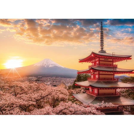 春暁の富士山と桜（山梨）