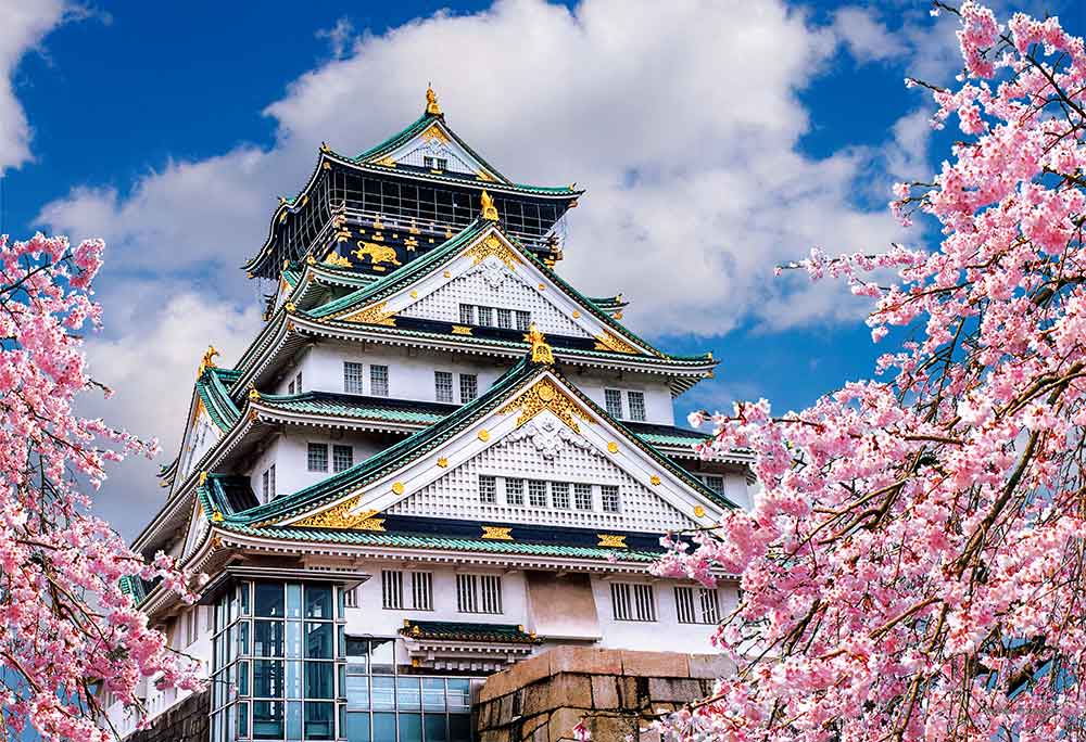 春空と大阪城（大阪）